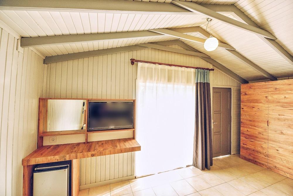 סייד Leda Beach Hotel מראה חיצוני תמונה